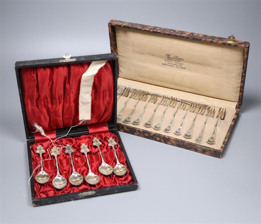 A cased set of silver teaspoons, a set of continental white metal cake forks and sundry mainly silver flatware.